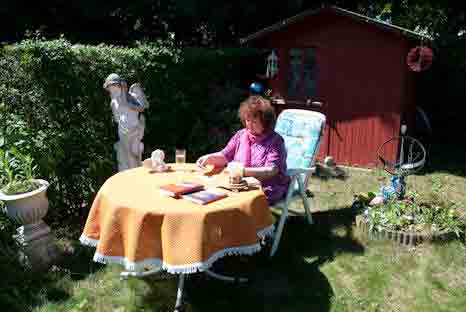 Herlert-Schaaf. „Das Innere des Gegenübers kennt die Antwort und diese schlägt sich unbewusst in den Lenormand Karten nieder. 